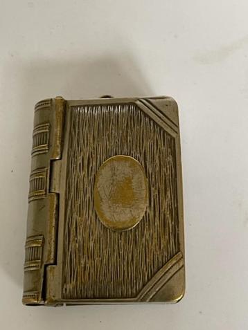 Antiek verzilverde luciferhouder. Boekvorm 19e eeuw.   Zeer 