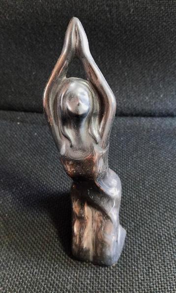 Antiek Zwart Geglazuurd Keramiek kunst Vrouw Beeldje beschikbaar voor biedingen