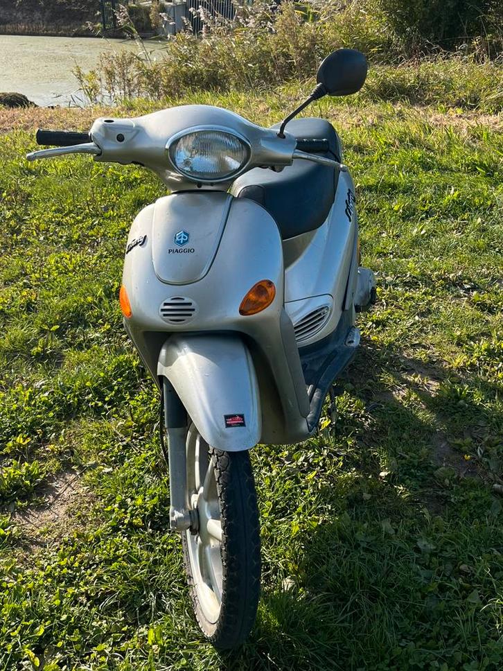 Piaggio liberty, Fietsen en Brommers, Snorfietsen en Snorscooters, Zo goed als nieuw, Piaggio, Benzine, Ophalen