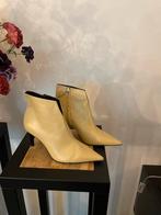 Elegante enkellaarsjes van Zara - Maat 38, Ophalen of Verzenden, Zo goed als nieuw, Beige, Lage of Enkellaarzen