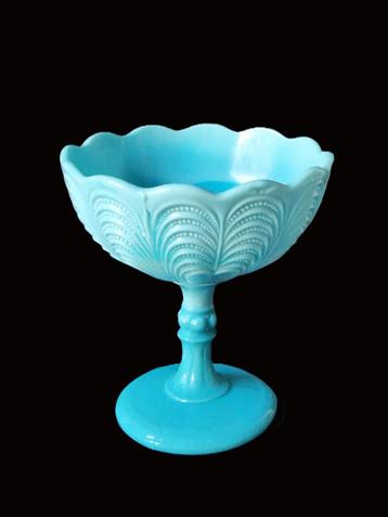 Blauwe opaline schaal op voet uit Zweden beschikbaar voor biedingen