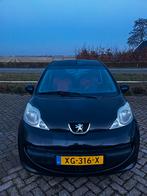 Peugeot 107 1.0 12V 3DR 2008 Zwart, Auto's, Peugeot, Voorwielaandrijving, Stof, Elektrische ramen, 4 stoelen