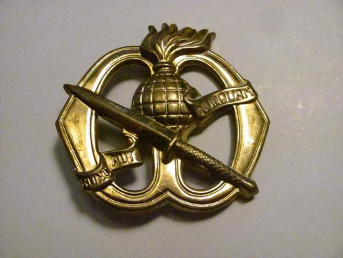 Beschadigd baretembleem KCT, Verzamelen, Militaria | Algemeen, Landmacht, Embleem of Badge, Nederland, Ophalen of Verzenden