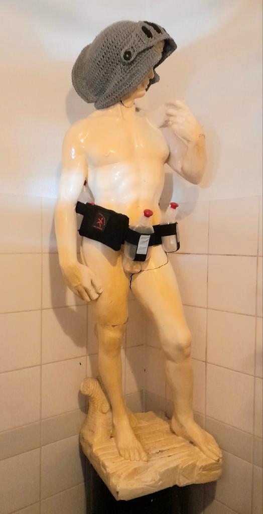 DAVID met GEHAAKTE HELM Irene Beuker, Antiek en Kunst, Kunst | Designobjecten, Verzenden