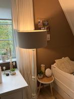 Staande lamp met grote kap, Huis en Inrichting, Lampen | Vloerlampen, Ophalen, Gebruikt, Metaal, Landelijke stijl