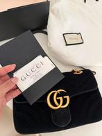 Gucci Marmont Suede Schoudertas origineel, Ophalen, Zo goed als nieuw, Zwart, Schoudertasje