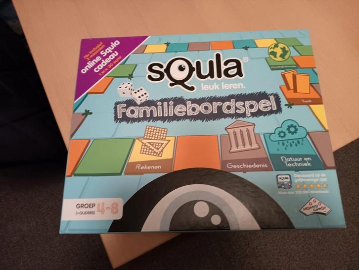 Squla Familie Bordspel - Leuk Leren!, Hobby en Vrije tijd, Gezelschapsspellen | Bordspellen, Zo goed als nieuw, Een of twee spelers