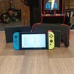 Nintendo switch Blauw/Geel Incl docking & Case, Spelcomputers en Games, Spelcomputers | Nintendo Switch, Nintendo, Zo goed als nieuw
