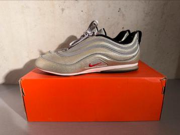 Gloednieuwe NIKE AIR PLATA ‘metallic silver’ maat 40,5 en 42 beschikbaar voor biedingen