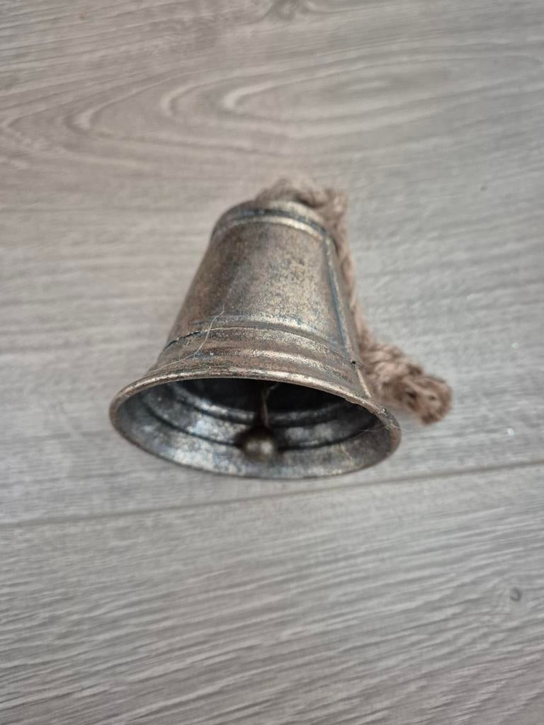 Klein Kerstbelletje met Touw, Ophalen, Gebruikt