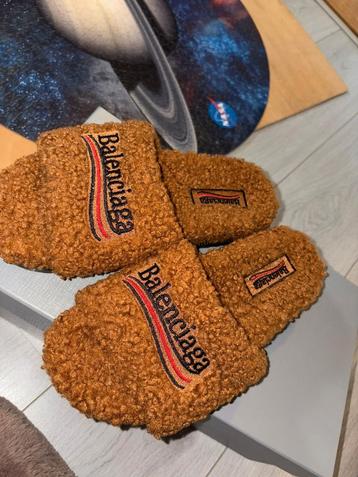 Balenciaga Slides Maat 39 beschikbaar voor biedingen