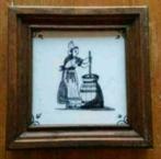 Tegel Makkum Handwerk vrouw karnen, Antiek en Kunst, Ophalen