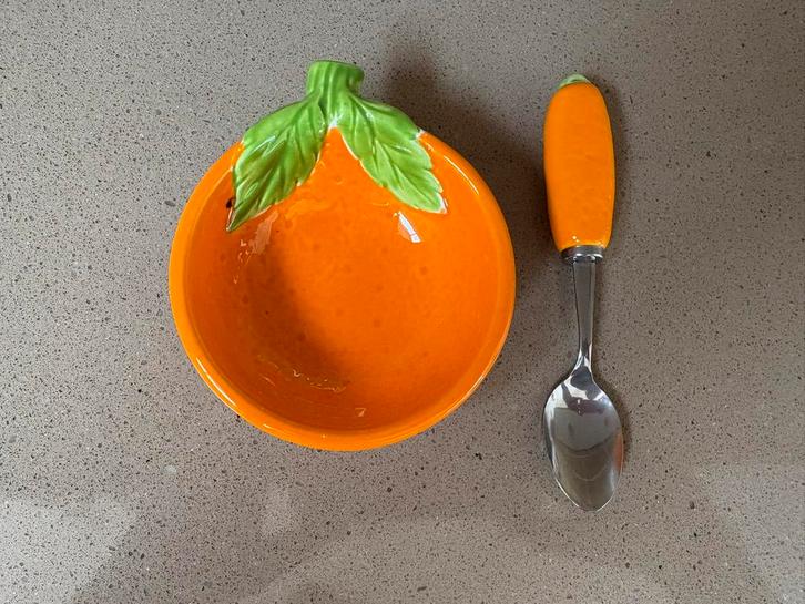 Vintage aardewerken schaaltje m. lepel fruitvorm sinaasappel, Huis en Inrichting, Keuken | Servies, Zo goed als nieuw, Schaal of Schalen