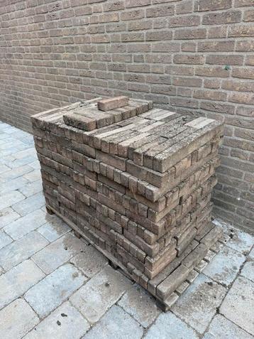 Partij waaltjes stenen * GRATIS * op te halen 5m2 beschikbaar voor biedingen