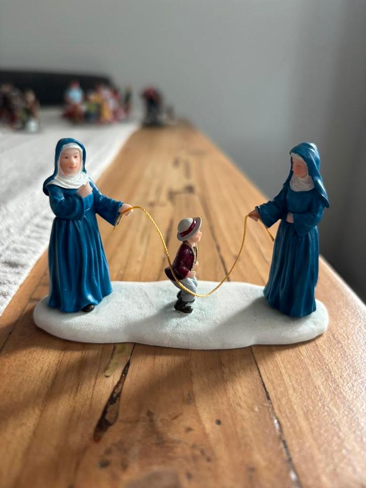 Luville nonnen touwtjespringen met kind, Diversen, Kerst, Zo goed als nieuw, Ophalen of Verzenden