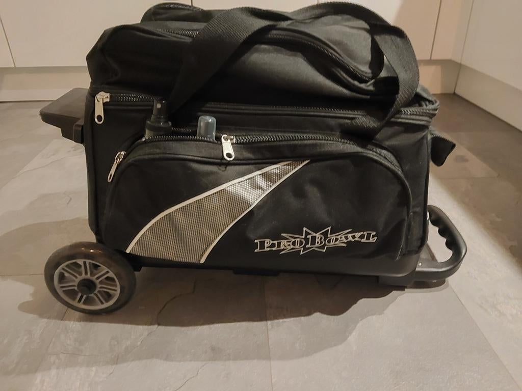 Bowlingbal inclusief tas/rol koffer. Onderhouds spullen., Sport en Fitness, Bowlen, Ophalen of Verzenden, Bal