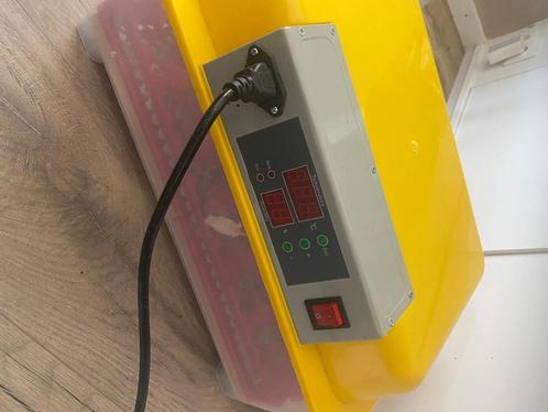 Broedmachine 24 kippeneieren, Dieren en Toebehoren, Pluimvee | Toebehoren, Zo goed als nieuw, Broedmachine, Ophalen