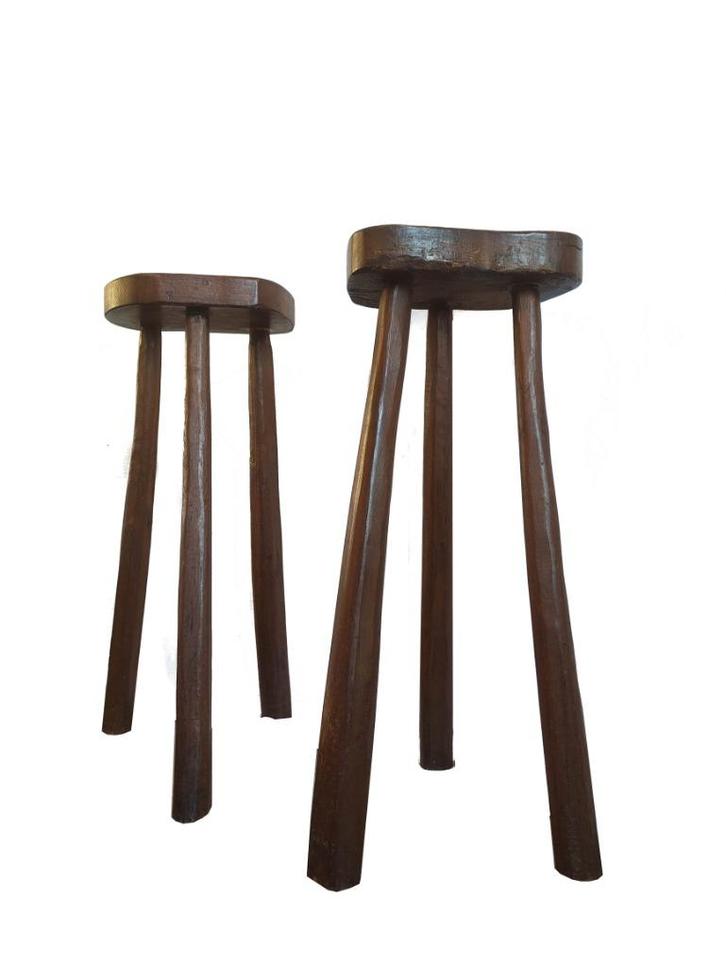 Prachtige Unieke vintage brutalist design tripot barkrukken, Huis en Inrichting, Barkrukken, Gebruikt, 60 tot 90 cm, Hout, 2 krukken
