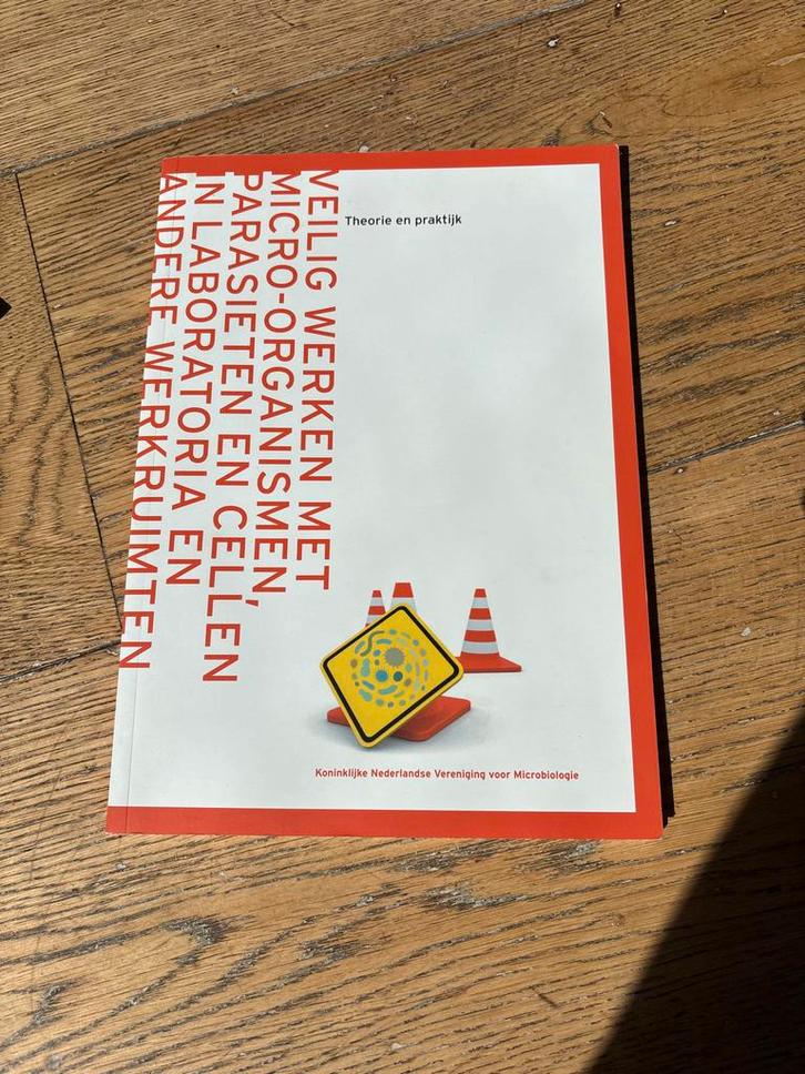 Veilig werken met micro-organismen, Boeken, Studieboeken en Cursussen, Zo goed als nieuw, HBO, Beta, Ophalen of Verzenden