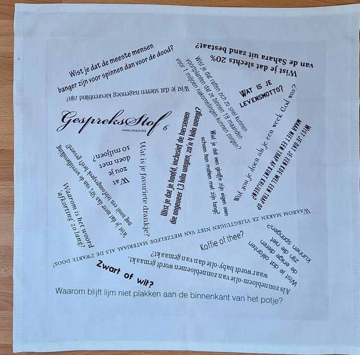 Katoenenservetten met stellingen en vragen., Huis en Inrichting, Keuken | Textiel, Wit, Ophalen of Verzenden