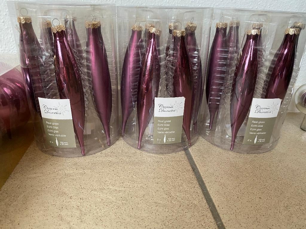 Complete set paarse kerstballen en pegels - mat en glanzend, Diversen, Kerst, Ophalen of Verzenden, Zo goed als nieuw