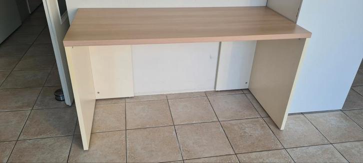 Stevig bureau. makkelijk uit elkaar te halen en te vervoeren, Huis en Inrichting, Bureaus, Zo goed als nieuw, Ophalen of Verzenden