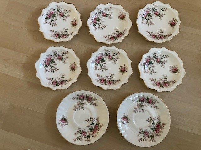 Royal Albert Lavender Rose 6 petitfour schoteltjes, Verzamelen, Porselein, Kristal en Bestek, Zo goed als nieuw, Bord of Schaal