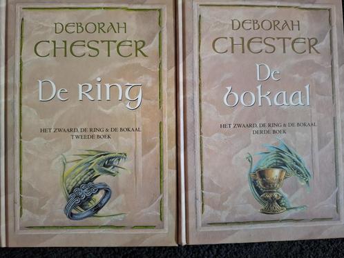 Deborah Chester - Het zwaard, de ring & de bokaal deel 2 & 3, Boeken, Fantasy, Zo goed als nieuw, Ophalen of Verzenden