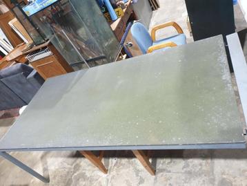 Redelijk nette tuintafel stenen blad aluminium onderstel beschikbaar voor biedingen