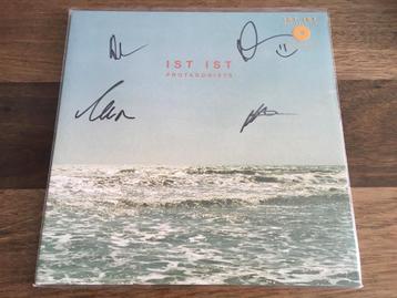 Vinyl LP Ist Ist Protagonists GESIGNEERD ORANGE Vinyl NIEUW beschikbaar voor biedingen