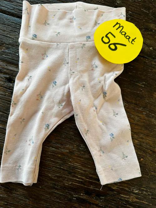 Baby bloemen broekje H&M, Kinderen en Baby's, Babykleding | Maat 56, Zo goed als nieuw, Meisje, Broekje, Ophalen of Verzenden