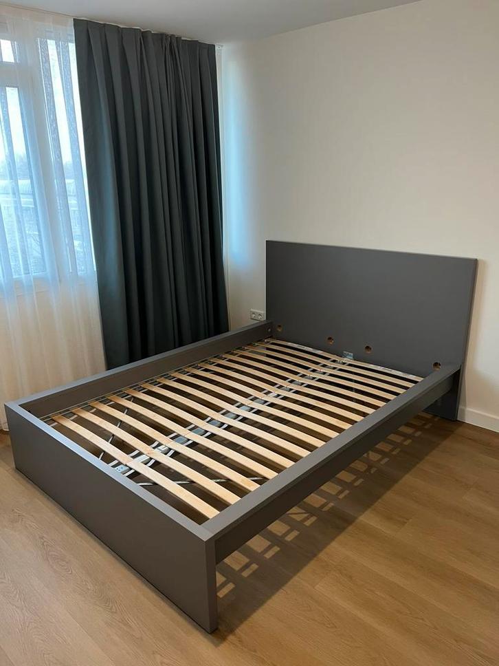 Ikea Malm Grijs Bed 140x200, Huis en Inrichting, Slaapkamer | Bedden, Gebruikt, Tweepersoons, 140 cm, 200 cm, Overige materialen