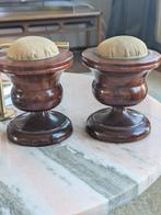 2 oude speldenkussentjes hout gedraaid naaigerei, Antiek en Kunst, Ophalen of Verzenden
