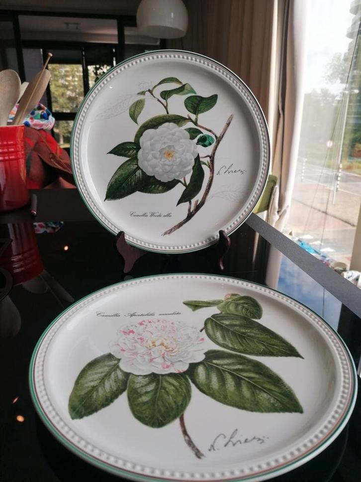 2 porseleine wandborden met Bloemmotief - Villeroy & Boch, Huis en Inrichting, Keuken | Servies, Zo goed als nieuw, Bord(en), Overige stijlen