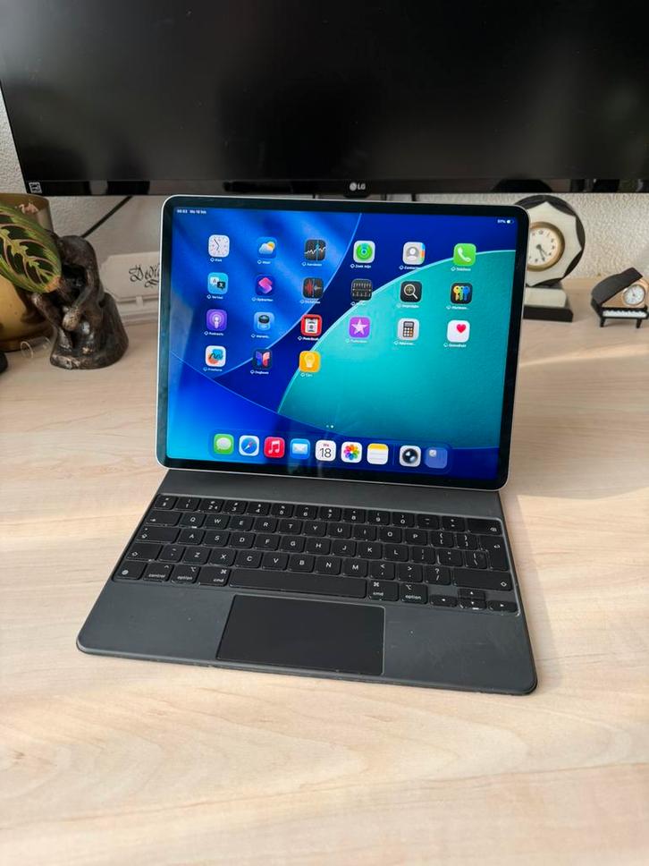 Ipad pro 12 9 - 6e gen M2 + magic keyboard, Computers en Software, Apple iPads, Zo goed als nieuw, Apple iPad Pro, Wi-Fi, 128 GB