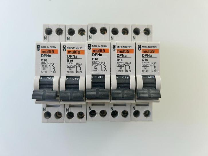 Installatieautomaten B16/C16/C25 (Hager,Merlin Gerin & EMAT), Doe-het-zelf en Verbouw, Elektra en Kabels, Gebruikt, Overige typen