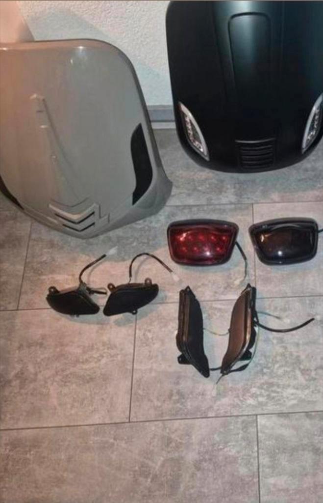 Vespa Look Scooter Onderdelen - Kappen, LED, Telllers., Fietsen en Brommers, Brommeronderdelen | Scooters, Zo goed als nieuw, Overige merken