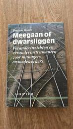P. de Roode - Meegaan of dwarsliggen, Ophalen of Verzenden, P. de Roode, Management, Zo goed als nieuw