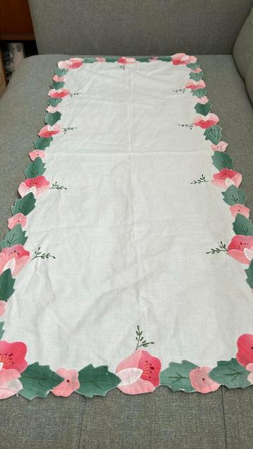 Handgemaakt vintage antiek kleedje tafelloper katoen beschikbaar voor biedingen