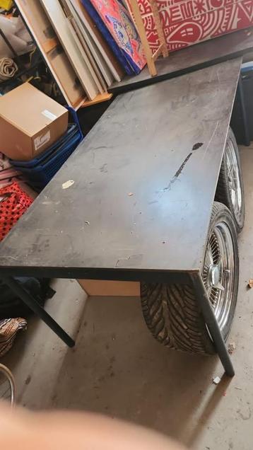 tafel werktafel atelier stevig zwaar stalen frame beschikbaar voor biedingen