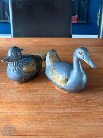 Set bonbonschaaltjes in de vorm van eendjes beschikbaar voor biedingen