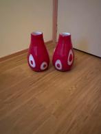 Twee Rode Vazen met Witte Stippen, Huis en Inrichting, Woonaccessoires | Vazen, Ophalen, Gebruikt, Glas, Minder dan 50 cm