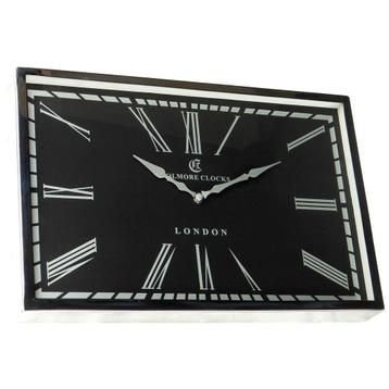 Grote zwarte wandklok rechthoekig beschikbaar voor biedingen