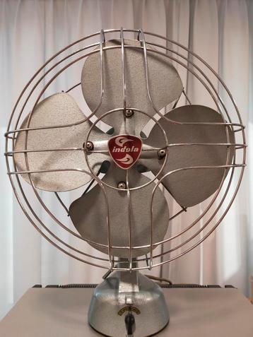 Vintage industriële ventilator indola. beschikbaar voor biedingen