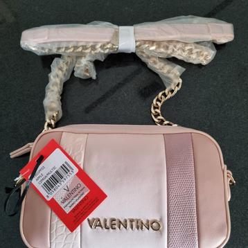 Diversen merk handtassen.  Kurt geiger en Valentino.  beschikbaar voor biedingen