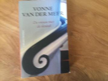 Yvonne van der Meer, De vrouw met de sleutel beschikbaar voor biedingen