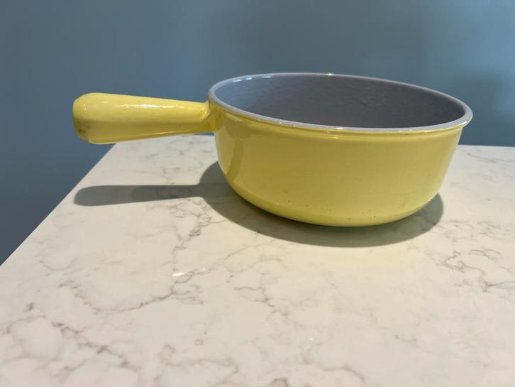 Gietijzeren Caquelon - Le Creuset model, Huis en Inrichting, Keuken | Potten en Pannen, Zo goed als nieuw, Koekenpan of Braadpan