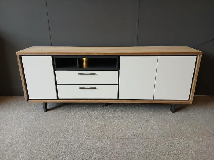 Dressoir Otta 210cm van Xooon nu voor €649,-, Huis en Inrichting, Lampen | Vloerlampen, Nieuw, Minder dan 100 cm, Hout, Metaal