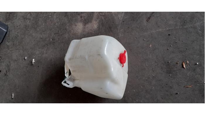 Ruitensproeiertank voor van een Volkswagen Corrado, Auto-onderdelen, Ruiten en Toebehoren, Volkswagen, Gebruikt, 3 maanden garantie