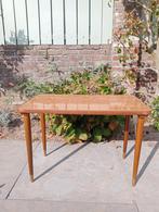 Mid century, moderne bijzettafeltje/Vintage bijzettafel, Ophalen of Verzenden, Zo goed als nieuw, Rechthoekig, Minder dan 55 cm